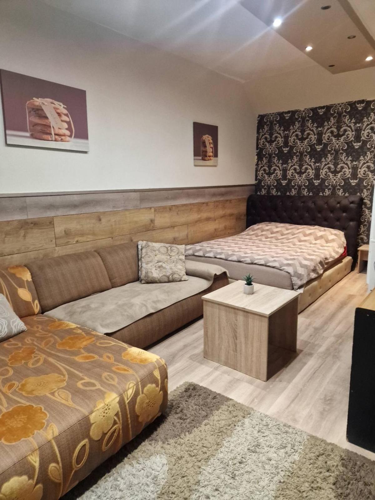 Guest House Maja Нови-Сад Экстерьер фото